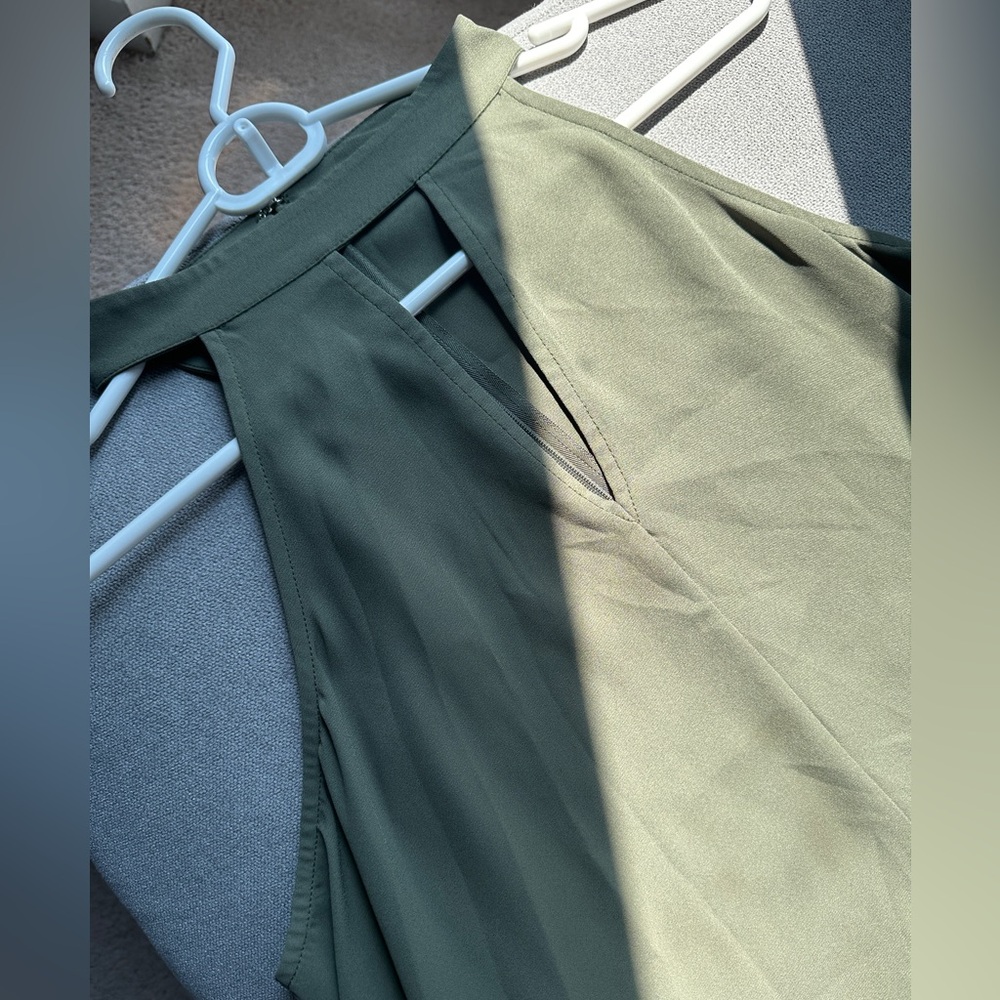 Olive Green Keyhole Express Halter Top L EXCELLENT COND.